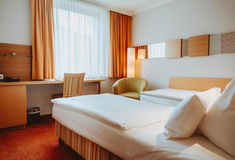 غرفة قياسية مطلّة علي الحديقة, Brücklwirt