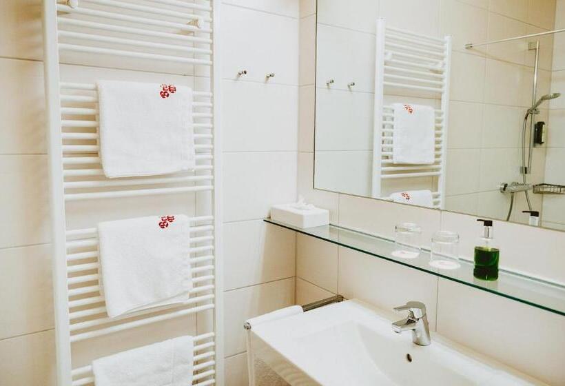 غرفة عائلية, Brücklwirt