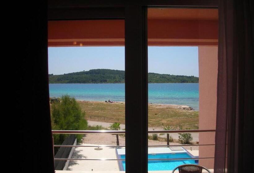 수피리어 룸, Duje