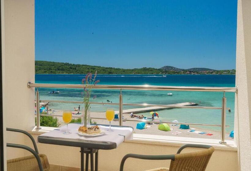 수피리어 룸, Duje