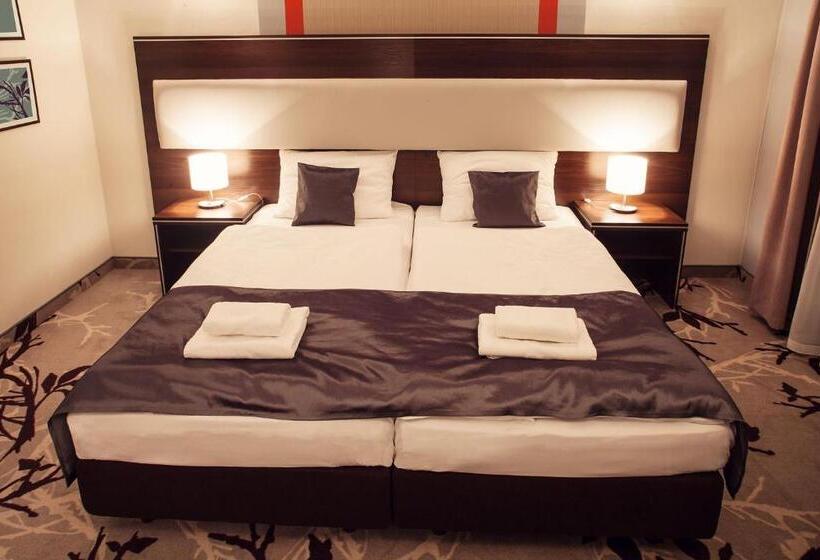 Quarto Estandar Individual, Era