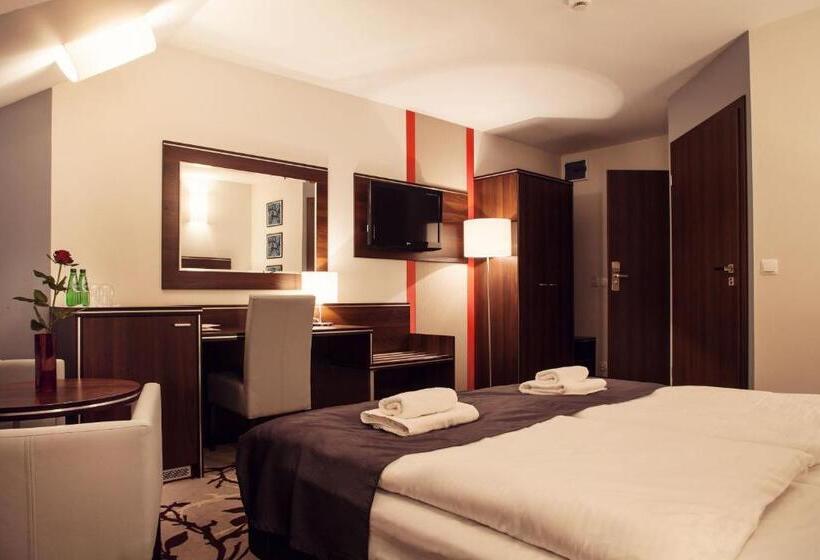 Quarto Estandar Individual, Era