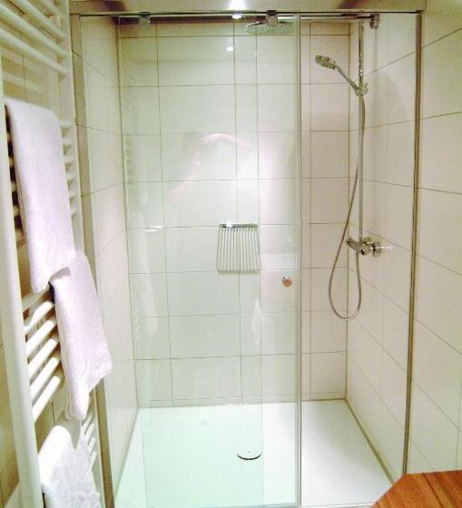 四人标准间, Jägerhof