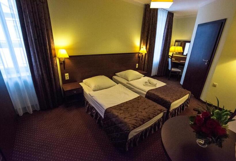 스탠다드 룸, Pod Filarami