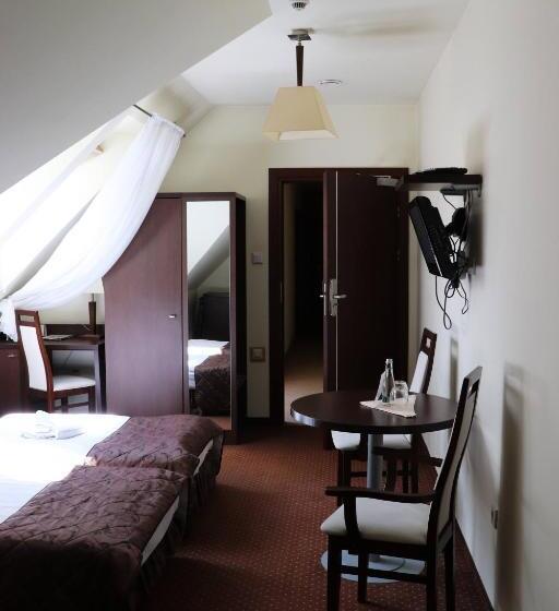 스탠다드 룸, Pod Filarami