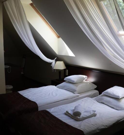 스탠다드 룸, Pod Filarami