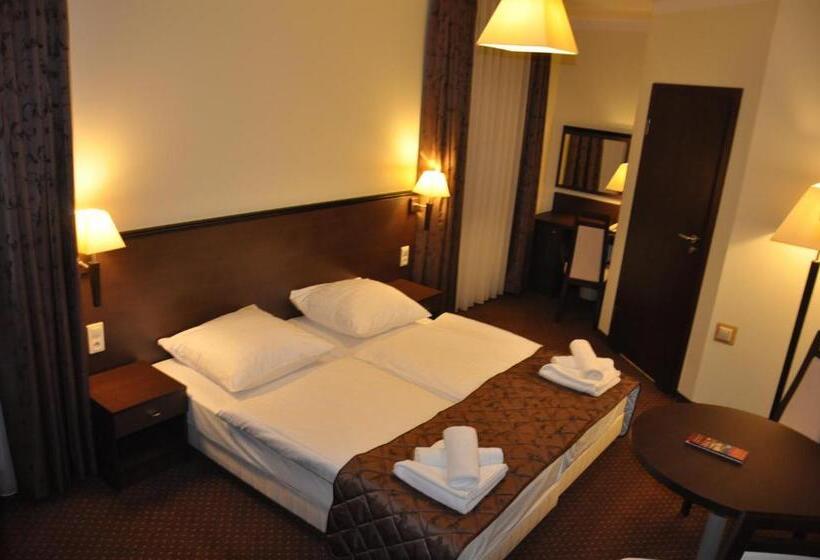 스탠다드 룸, Pod Filarami