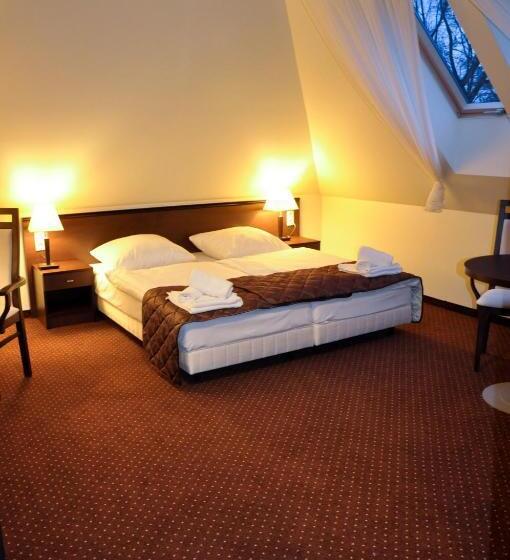 디럭스 룸, Pod Filarami