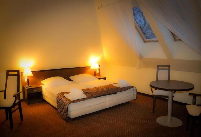 디럭스 룸, Pod Filarami