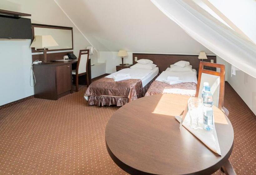 디럭스 룸, Pod Filarami