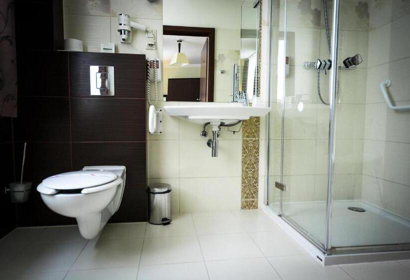 스탠다드 싱글 룸, Pod Filarami