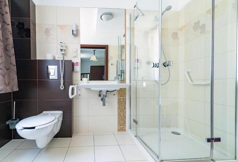 스탠다드 싱글 룸, Pod Filarami