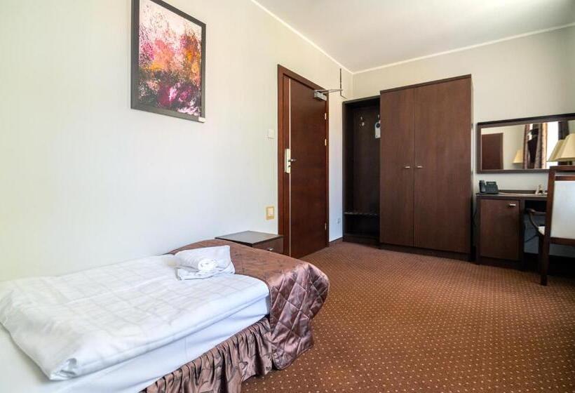 스탠다드 싱글 룸, Pod Filarami