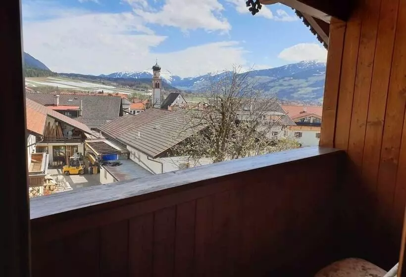 Camera Tripla Classica con Balcone, Purner