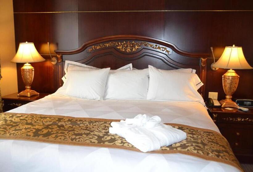 סוויטה עם ג'קוזי, Radisson Toronto Airport West