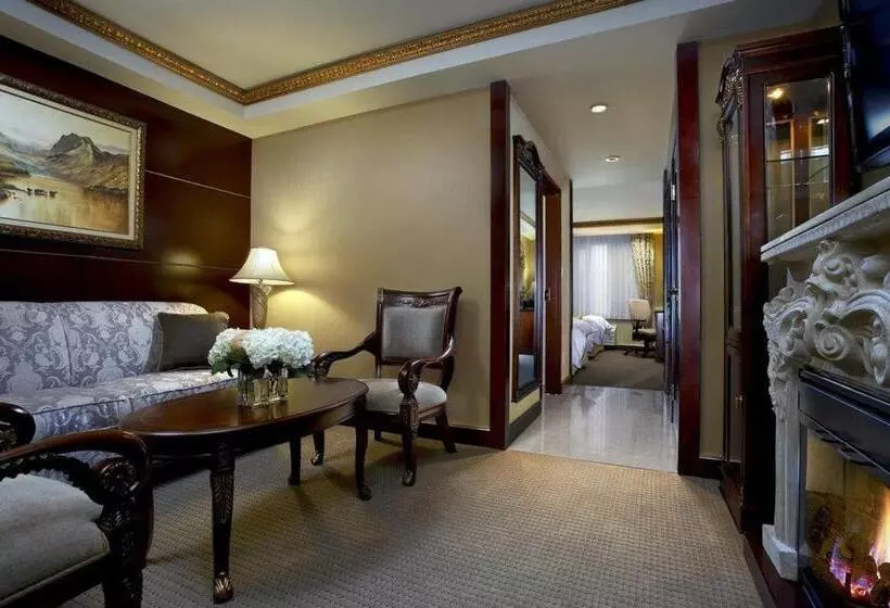 スタンダードスタジオ, Radisson Toronto Airport West