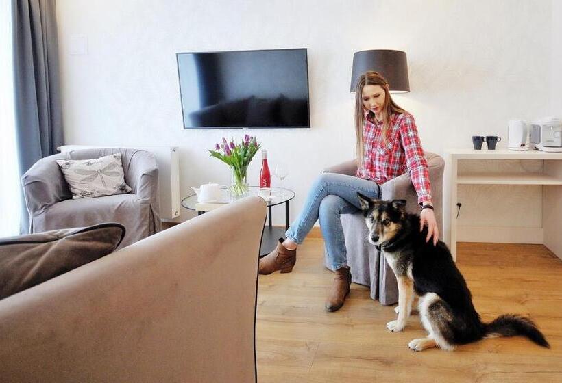 شقة غرفة واحدة, Relax