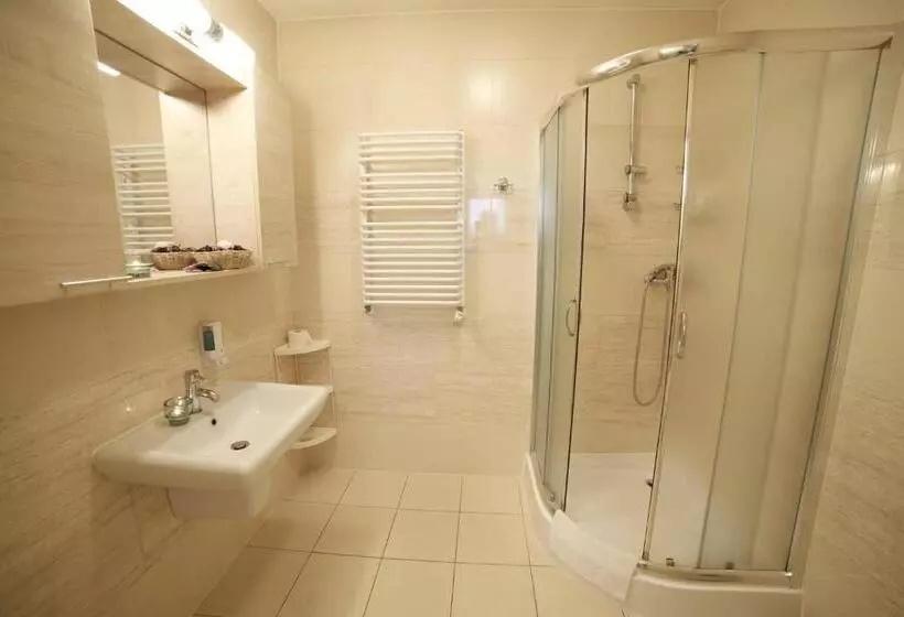 Economy Triple Room, Standard Delegacyjny Bed & Breakfast