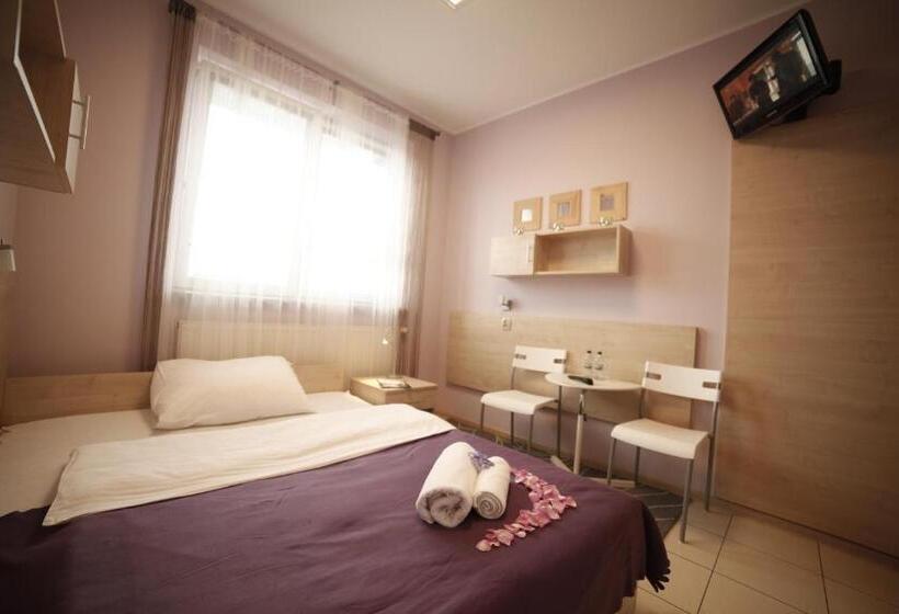 Стандартный Номер Кровать Кинг, Standard Delegacyjny Bed & Breakfast