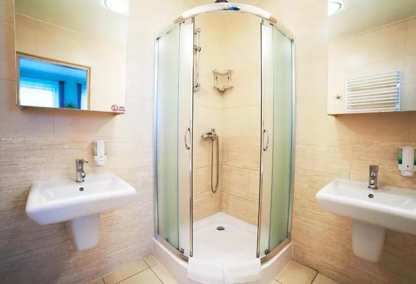 Premium Neljän Hengen Huone, Standard Delegacyjny Bed & Breakfast