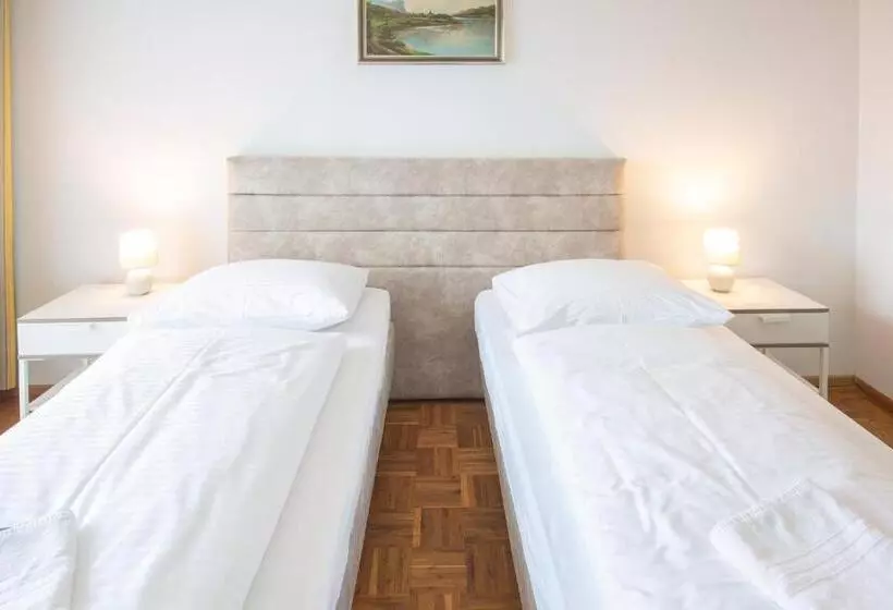Standard-huone Parveke, Tirolerhof