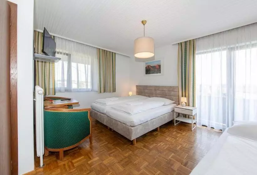 Superior-huone Parveke, Tirolerhof