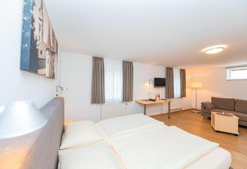 标准单人间, Zum Löwen