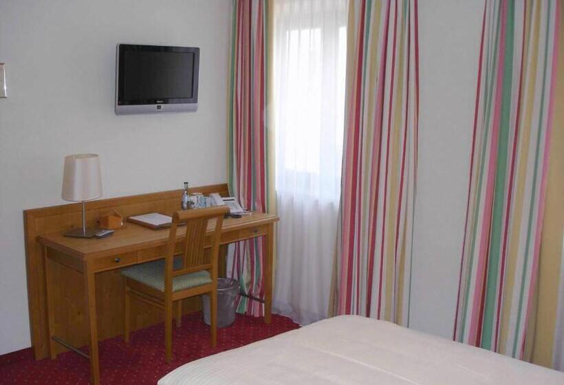 标准单人间, Zum Löwen