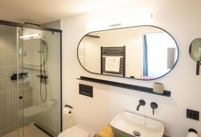 标准工作室, Zum Löwen