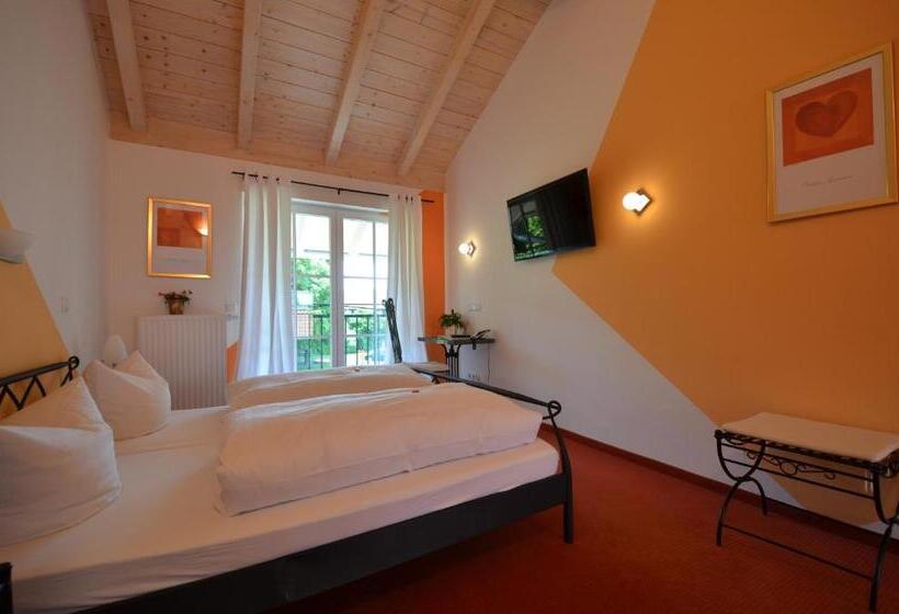 Номер Стандарт, Landhaus Hotel Wolfratshausen