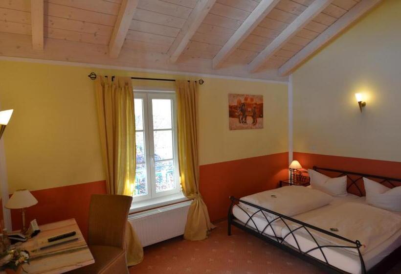 Номер Стандарт, Landhaus Hotel Wolfratshausen