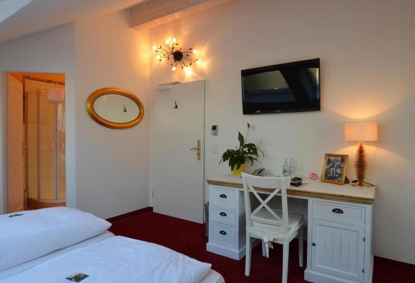 Номер Стандарт, Landhaus Hotel Wolfratshausen