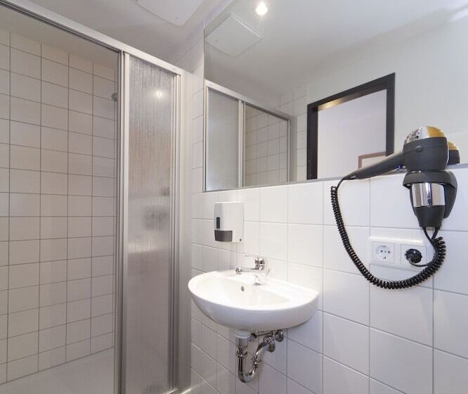 Номер Стандарт, Mcdreams Hotel Wuppertal City