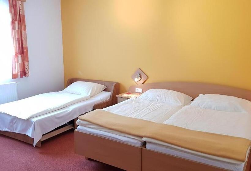 家庭间, Roseggerhof