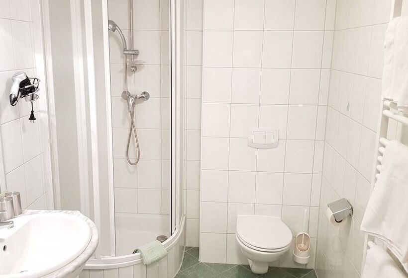 家庭间, Roseggerhof