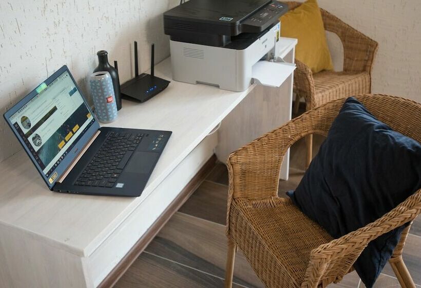 تختخواب در اتاق مشترک, Atlas Hostel