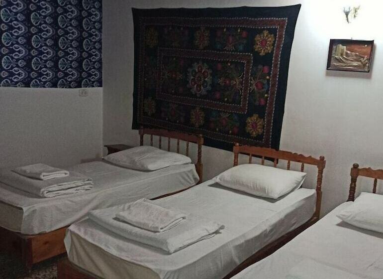 اتاق استاندارد سه نفره, Mekhtar Ambar Caravan Sarai Xix