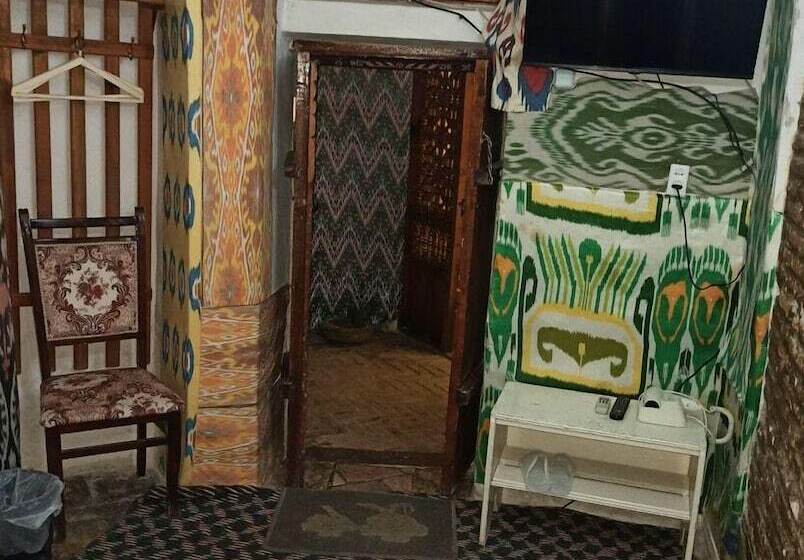 اتاق استاندارد سه نفره, Mekhtar Ambar Caravan Sarai Xix