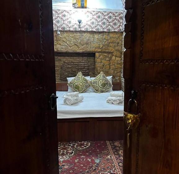 اتاق استاندارد, Mekhtar Ambar Caravan Sarai Xix