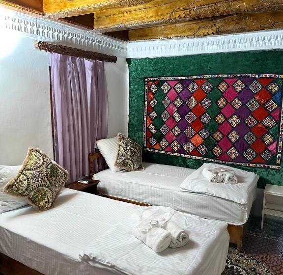 اتاق استاندارد سه نفره, Mekhtar Ambar  Caravan Sarai Xix