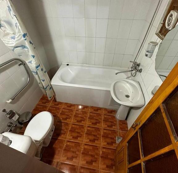 اتاق استاندارد سه نفره, Mekhtar Ambar Caravan Sarai Xix