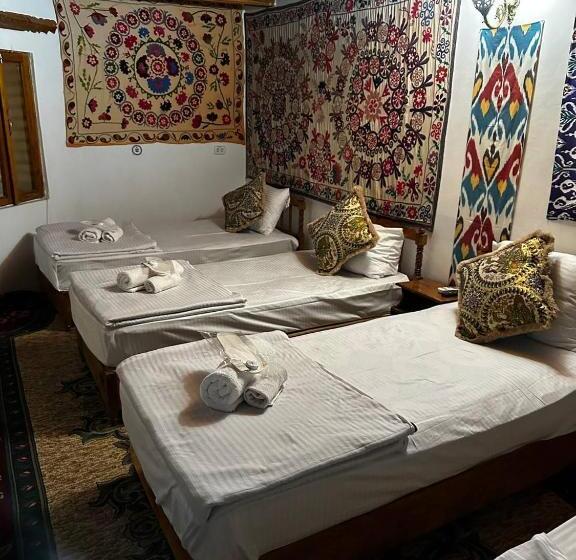 اتاق استاندارد سه نفره, Mekhtar Ambar Caravan Sarai Xix