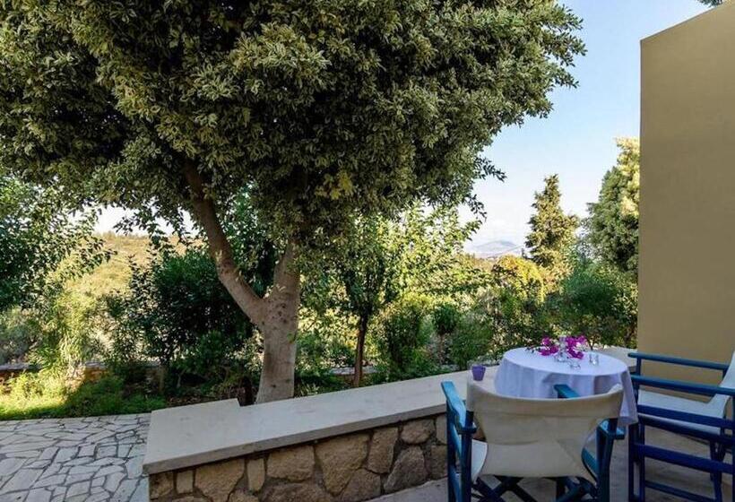 اتاق خانوادگی, 2 Houses And 2 Studios Small Group