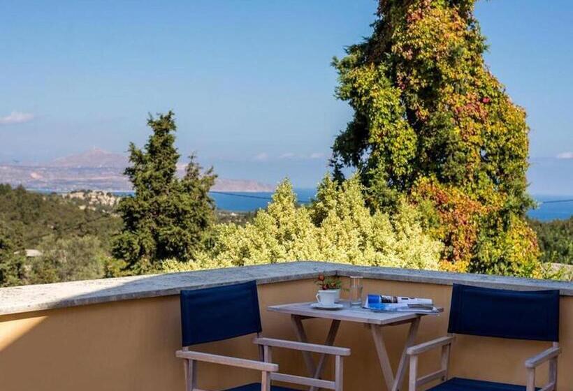 اتاق خانوادگی, 2 Houses And 2 Studios Small Group