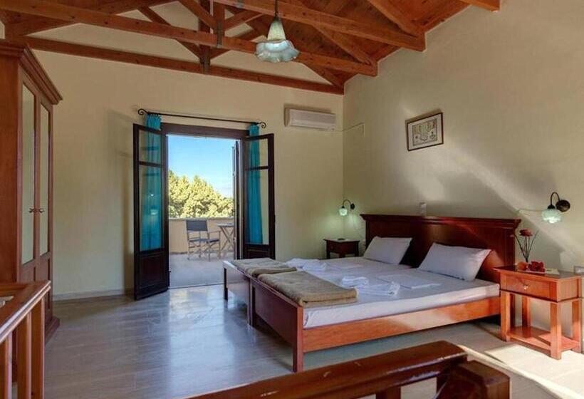 اتاق خانوادگی, 2 Houses And 2 Studios Small Group