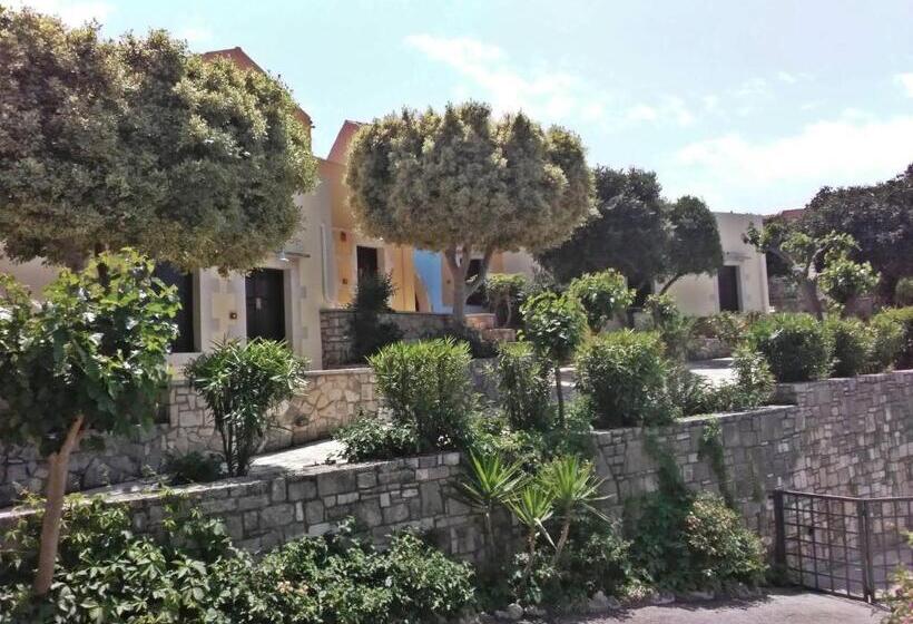 اتاق خانوادگی, 2 Houses And 2 Studios Small Group