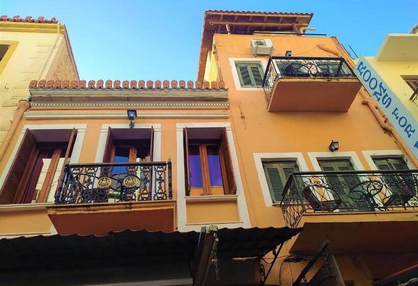 חדר סטנדרט לשלושה, To Diporto