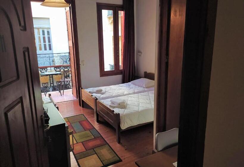 חדר סטנדרט לשלושה, To Diporto