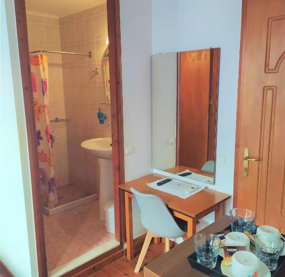 חדר סטנדרט לשלושה, To Diporto