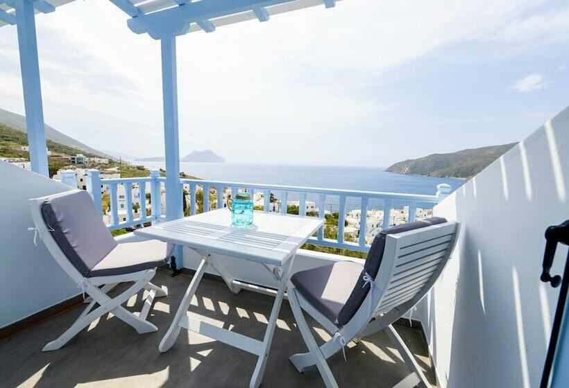 家庭套房, The Big Blue